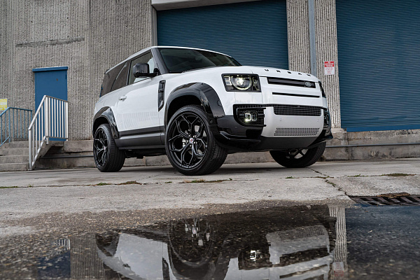 Фото дисков HRE P111SC Черный глянец на Land Rover Defender II