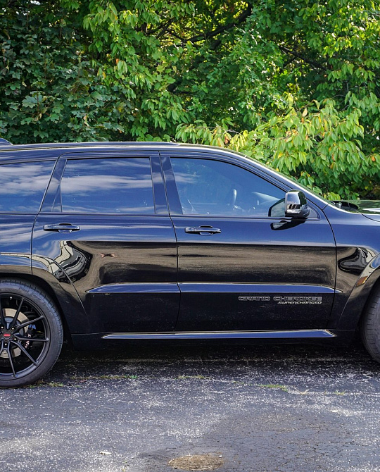 Фото дисков AN12 Черный сатин на Jeep Grand Cherokee IV
