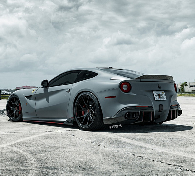 Фото дисков Strasse Wheels SM5RT Deep Concave Monoblock на Ferrari 812