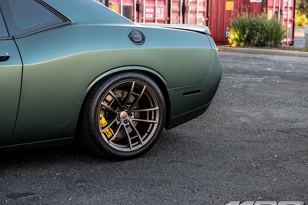 Фото дисков MRR M392 Сатиновая бронза на Dodge Challenger III