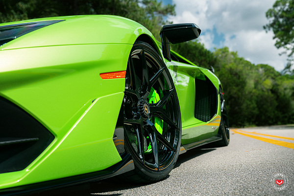 Фото дисков Vossen S21-01 Черный глянец на Lamborghini Aventador