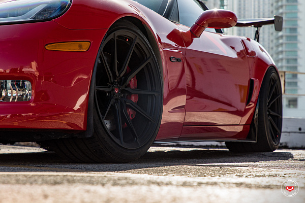 Фото дисков Vossen M-X2 Черный сатин на Chevrolet Corvette C6