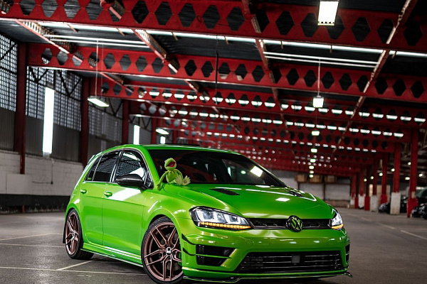 Фото дисков Bola B11 Сатиновая медь на Volkswagen Golf VII