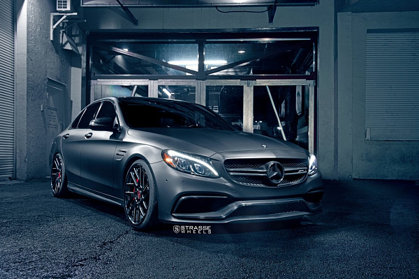 Фото дисков Strasse Wheels SM7T Deep Concave Черный сатин на Mercedes-Benz C-Class (W205)