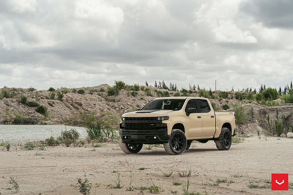 Фото дисков Vossen HF6-4 Черный сатин на Chevrolet Silverado IV
