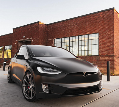 Фото дисков HRE P204 на Tesla Model X