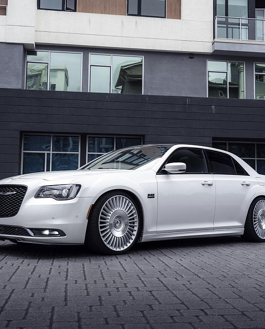 Фото дисков TIARA Серебро на Chrysler 300 II
