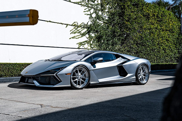 Фото дисков Anrky XR-301 Глянцевый лак на Lamborghini Revuelto