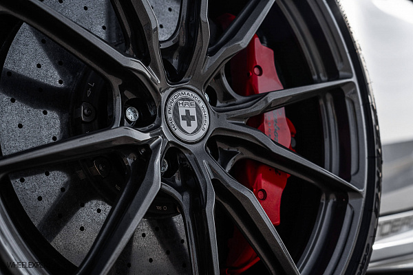 Фото дисков HRE P104SC Глянцевый графит на Lamborghini Huracan