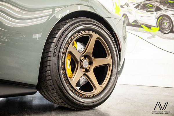 Фото дисков Brixton Forged TR05 Сатиновая бронза на Ferrari 296