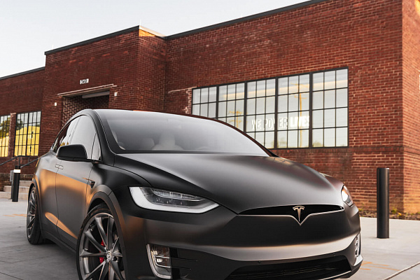 Фото дисков HRE P204 Глянцевый темный лак на Tesla Model X