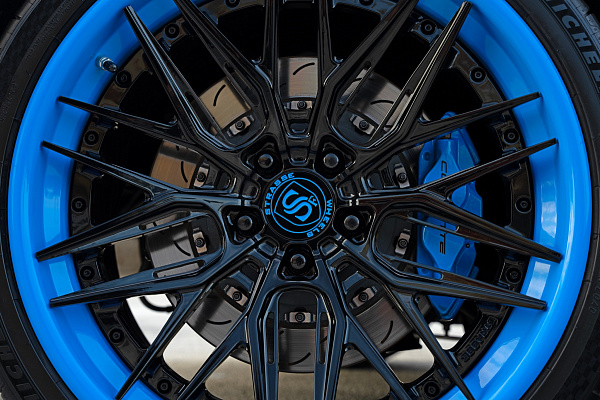 Фото дисков Strasse Wheels SV10M-RS Deep Concave FS Другой цвет на Chevrolet Corvette C7