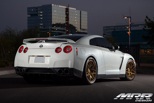 Фото дисков MRR FS01 Глянцевое золото на Nissan GT-R