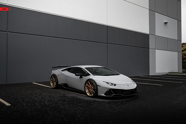 Фото дисков Anrky AN28 Глянцевое темное золото на Lamborghini Huracan