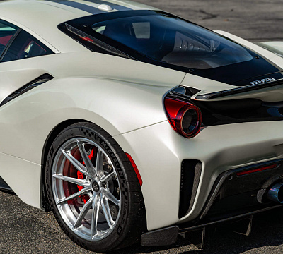 Фото дисков HRE P104SC на Ferrari 488
