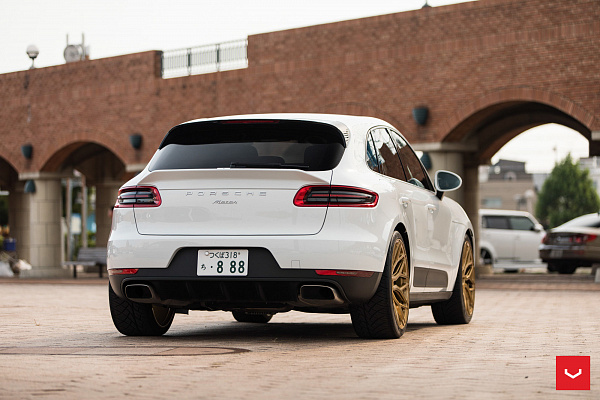 Фото дисков Vossen HF-2 Сатиновое золото на Porsche Macan I