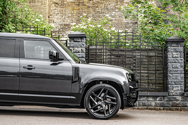 Фото дисков Kahn Type 52 RS Черный сатин на Land Rover Defender II