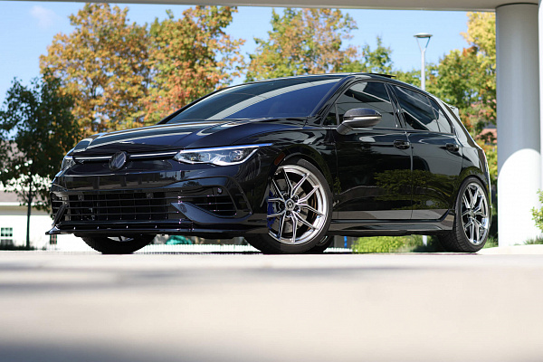 Фото дисков HRE FF21 Серебро на Volkswagen Golf VIII