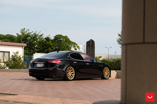 Фото дисков Vossen HF-2 Глянцевое золото на Maserati Ghibli