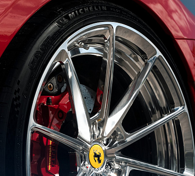 Фото дисков Anrky AN28 на Ferrari 812