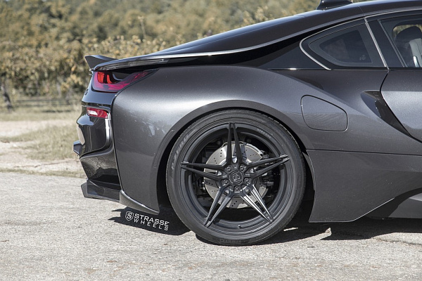 Фото дисков Strasse Wheels SV2 Deep Concave Duoblock Черный сатин на BMW i8