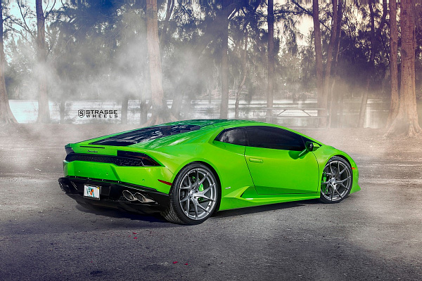 Фото дисков Strasse Wheels SM5RT Deep Concave Monoblock Сатиновый темный лак на Lamborghini Huracan
