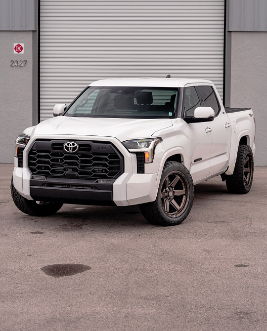 Фото дисков 4P63 Сатиновая бронза на Toyota Tundra III