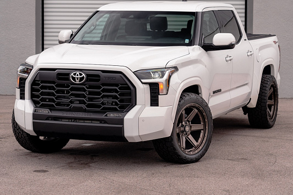 Фото дисков 4PLAY 4P63 Сатиновая бронза на Toyota Tundra III
