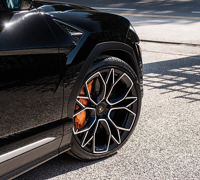Фото дисков Kahn Type 53 на Lamborghini Urus