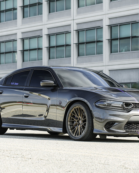Фото дисков EVO-6T Сатиновая бронза на Dodge Charger VII