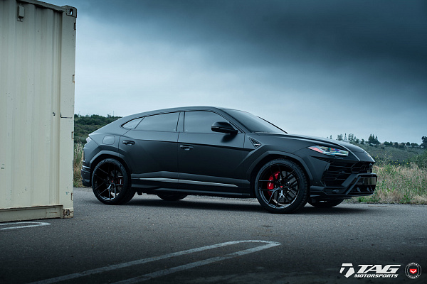 Фото дисков Vossen S21-01 Черный глянец на Lamborghini Urus