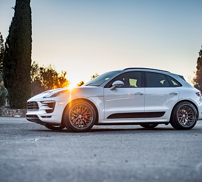 Фото дисков HRE S200 на Porsche Macan I