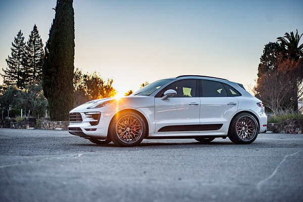 Фото дисков HRE S200 Сатиновый графит на Porsche Macan I