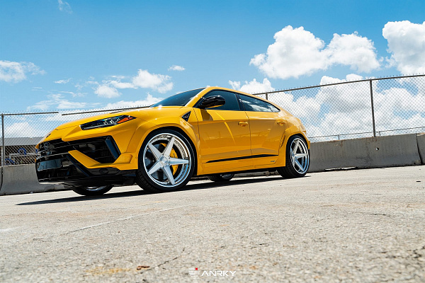 Фото дисков Anrky RS5.3 Глянцевый лак на Lamborghini Urus