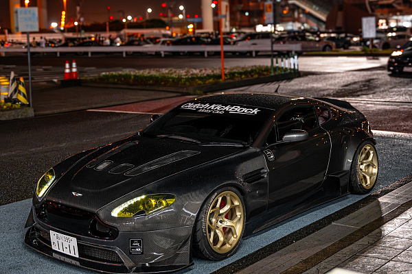 Фото дисков Radi8 Raijin Глянцевая шампань на Aston Martin Vantage 3