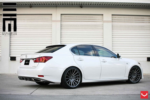 Фото дисков Vossen VFS-2 Глянцевый графит на Lexus GS IV