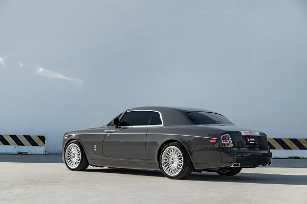 Фото дисков HRE 501M Глянцевый лак на Rolls-Royce Phantom