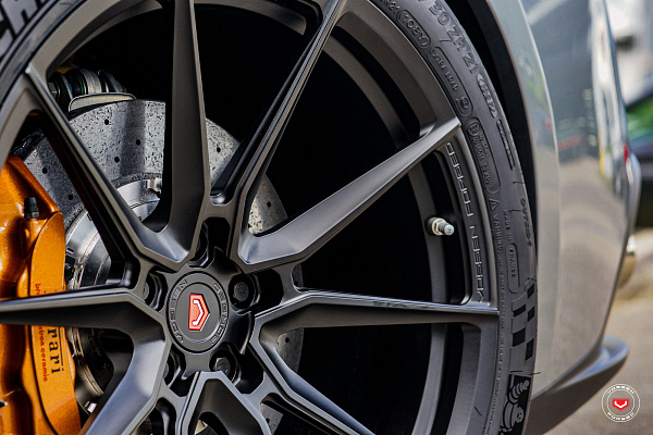 Фото дисков Vossen EVO-2 Черный сатин на Ferrari GTC4Lusso