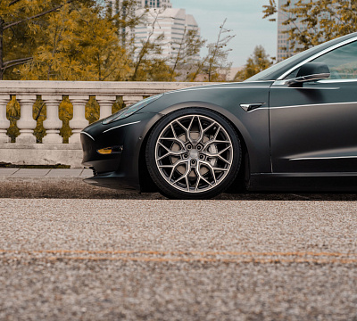 Фото дисков Vossen HF-2 на Tesla Model 3