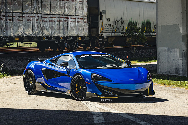 Фото дисков Strasse Wheels R10 Deep Concave FS Черный сатин на McLaren 600