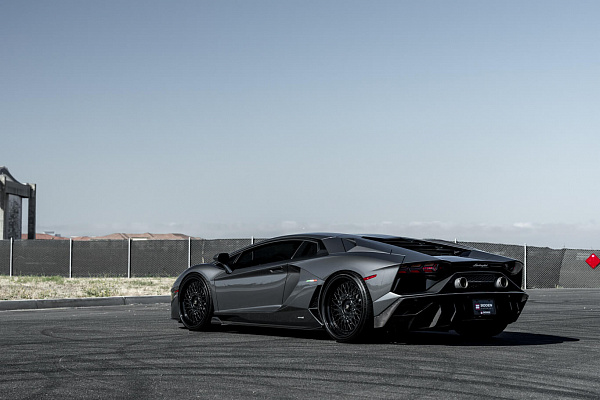 Фото дисков HRE 501 Черный сатин на Lamborghini Aventador