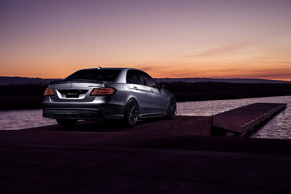 Фото дисков HRE P104 Черный сатин на Mercedes-Benz E-Class (W212, S212, C207)