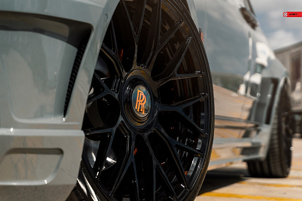 Фото дисков Anrky AN20 Черный глянец на Rolls-Royce Cullinan