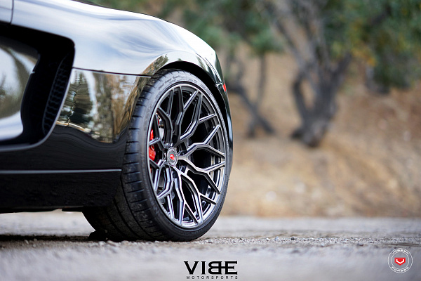 Фото дисков Vossen S17-01 Глянцевый графит на Audi R8 (Typ 42)