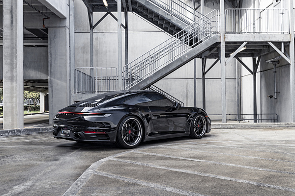 Фото дисков Strasse Wheels SV5 Deep Concave FS Черный сатин на Porsche 911 VIII