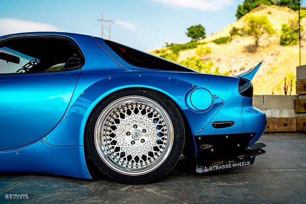 Фото дисков Strasse Wheels SC20 Retro Глянцевый лак на Mazda RX-7 III