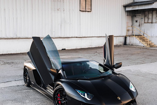 Фото дисков Brixton Forged TR05 Черный глянец на Lamborghini Aventador