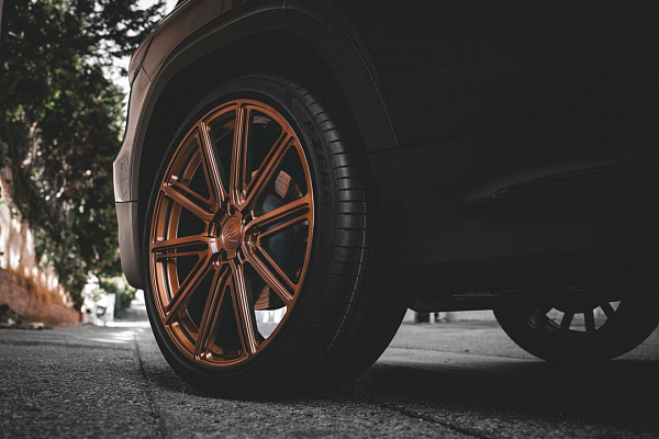 Фото дисков CEC C25 Глянцевая темная медь на Mercedes-Benz GLB (X247)