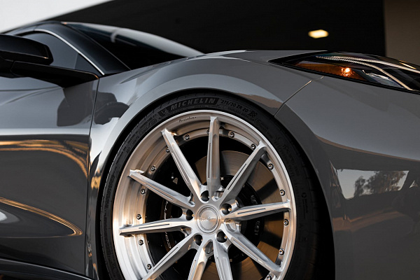 Фото дисков Brixton Forged R11-R Глянцевый лак на Chevrolet Corvette C8
