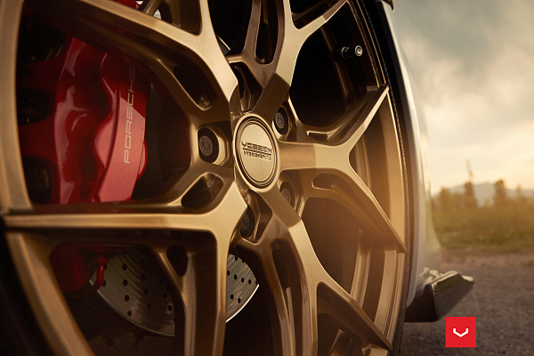 Фото дисков Vossen HF-5 Глянцевая бронза на Porsche Cayman II